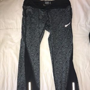 Nike Pro Dri-Fit cropped leggings (Small)